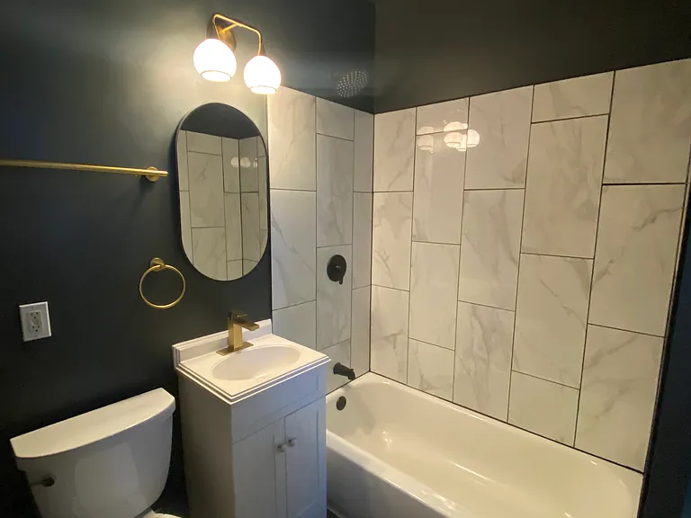 2436 N Fratney St #2436 — Photo 2