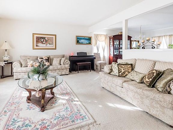 4th image of 9704 Willow Glen Ln