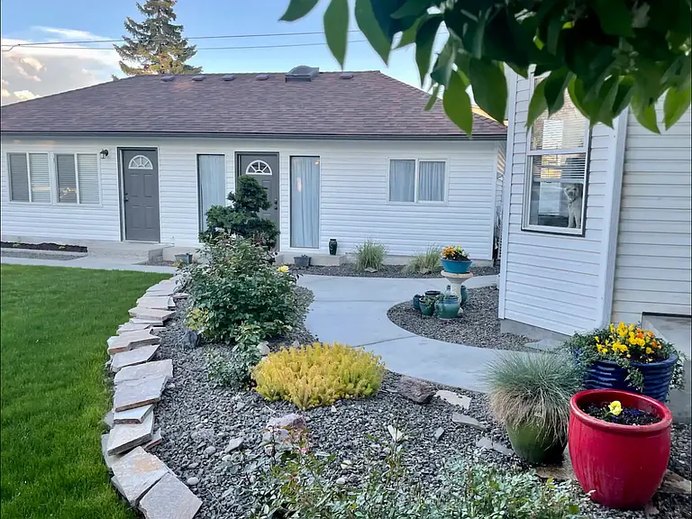 A guest house sits beside this home (rented to other tenants).