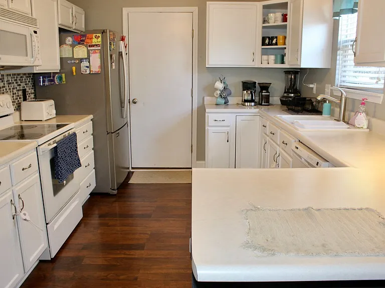 4121 Langley Dr — Photo 6