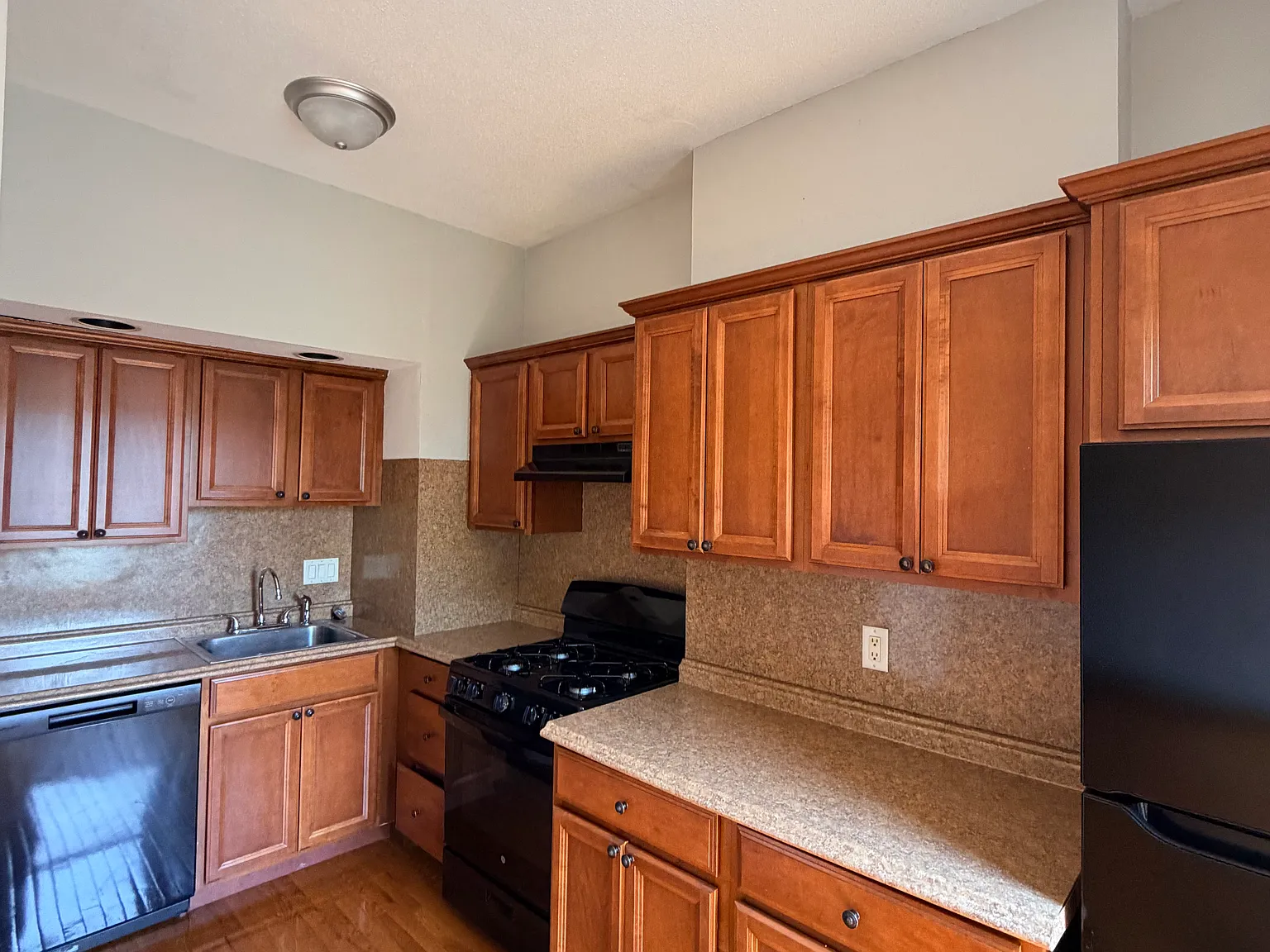 1 bed, 800 sqft, $1,750 — Photo 3