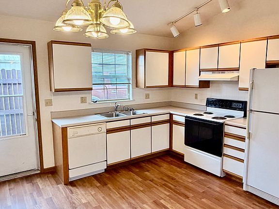 2nd image of 400 Country Club Rd APT 2