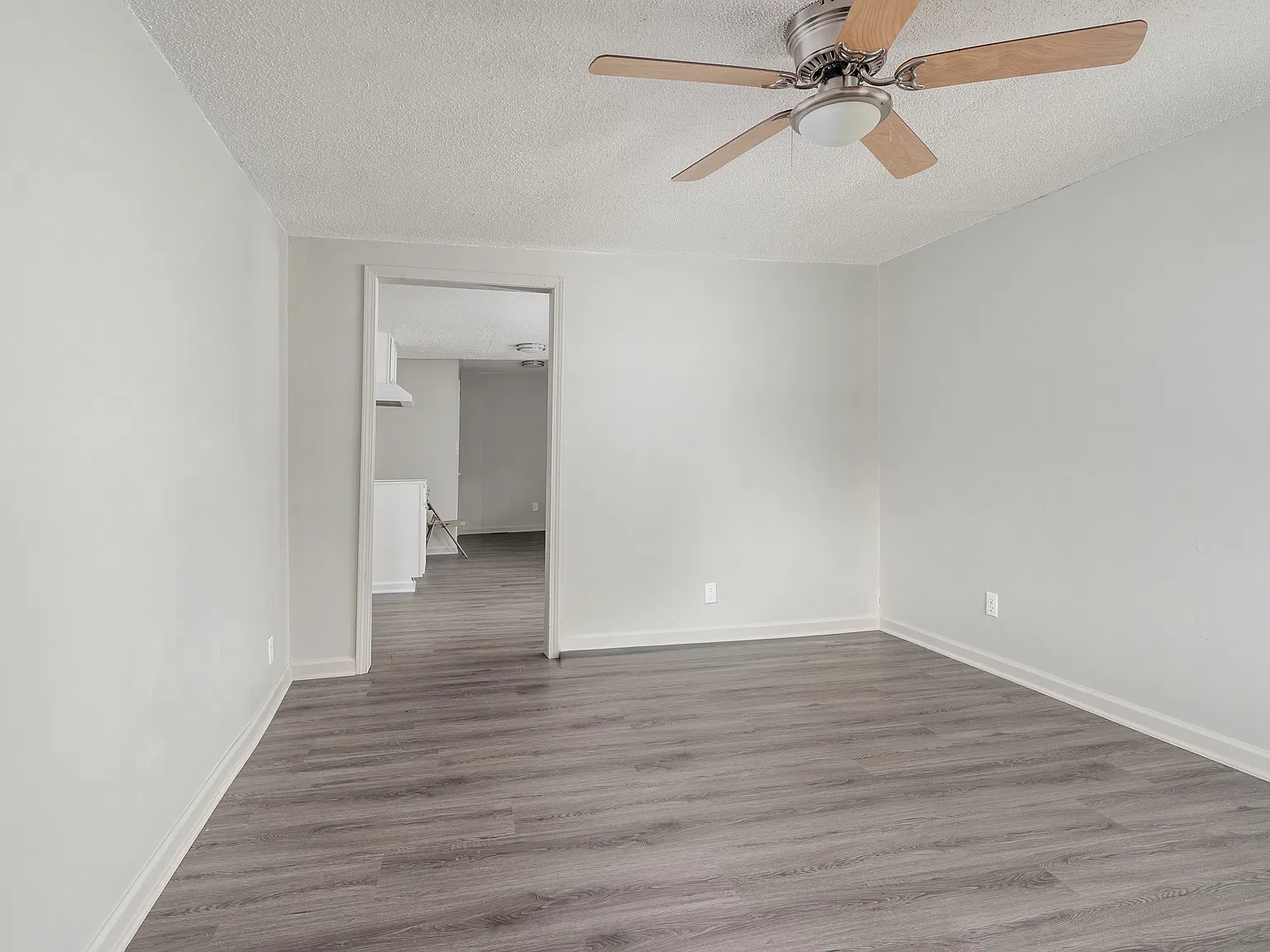 2 bed, 744 sqft, $1,300 — Photo 4