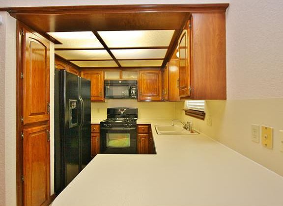 3rd image of 908 N Woodward Ave