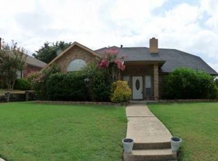 4400 Emerald Dr, Carrollton, TX 75010