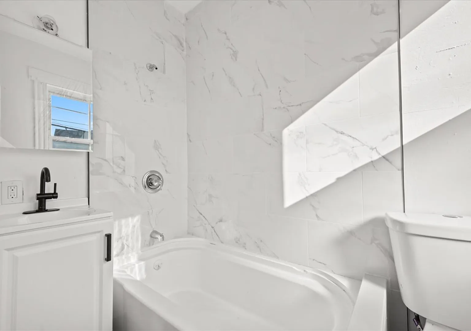 2336 Barnum Ave — Photo 4