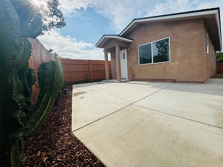 1854 Midvale Dr — Photo 9