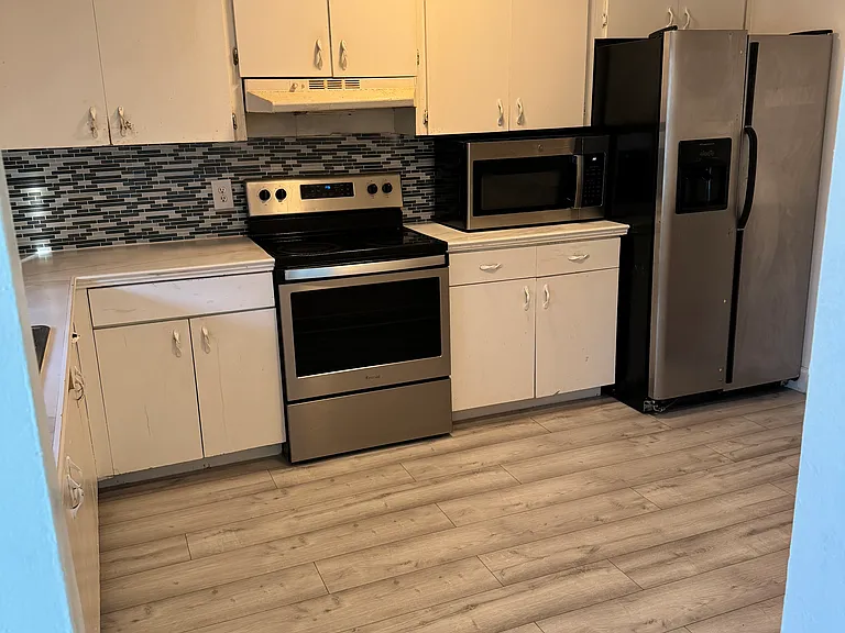 4520 NW 14th Ave — Photo 6