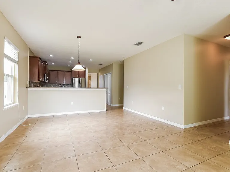 121 Daigledog St — Photo 7