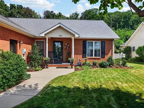 116 Red Oak Dr, Staunton, VA 24401