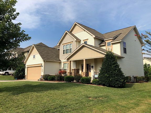 3rd image of 702 Fairway Dr