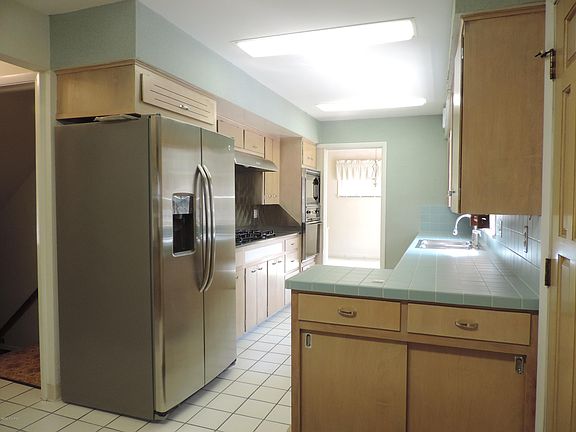 5th image of 1631 Glen Ave