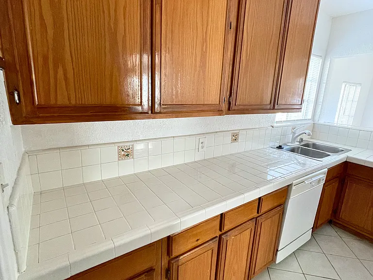 9037 Cattaraugus Ave — Photo 34