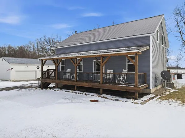 3879 Shamrock Dr, Lapeer, MI 48446