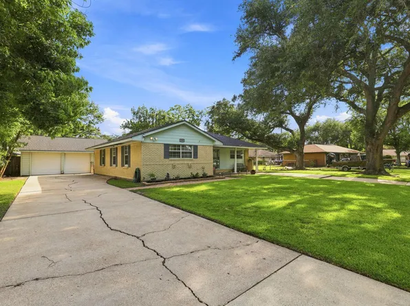 1705 Chilton Dr, Baytown, TX 77520
