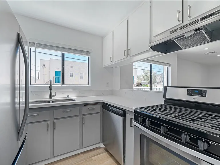 448 W Windsor Rd #6 — Photo 8