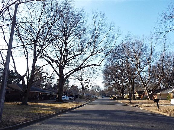 4th image of 5261 Algiers Dr