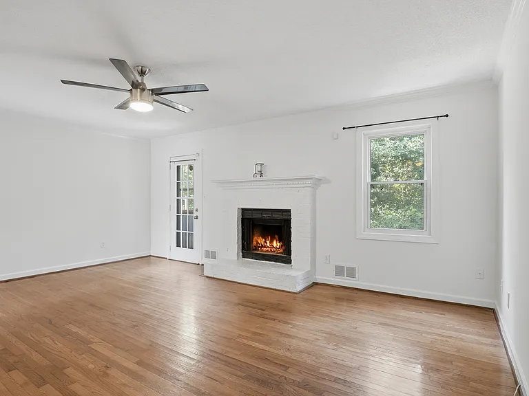1100 Westfield Trce SE — Photo 3
