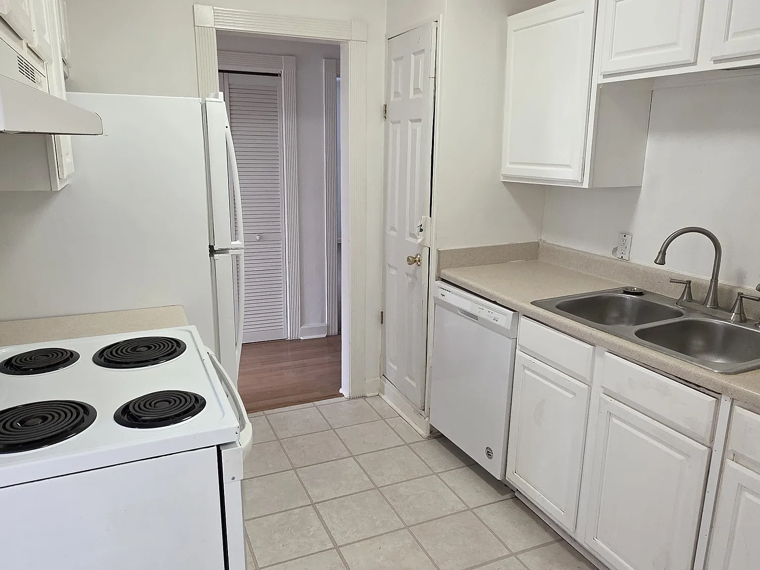 2 bed, 900 sqft, $1,195 — Photo 4