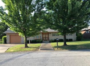 831 W Jefferson St, Siloam Springs, AR 72761