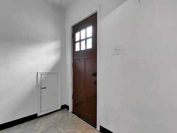 3rd image of 899 E 13th Ave
