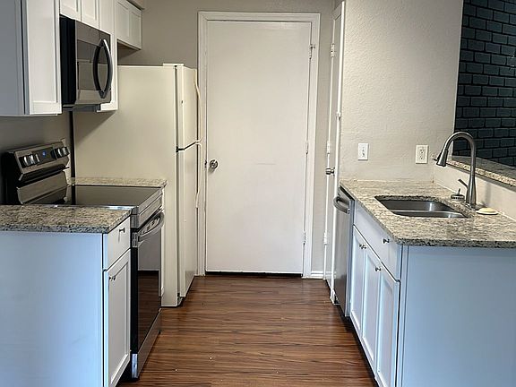 3rd image of 6822 S Creek Dr
