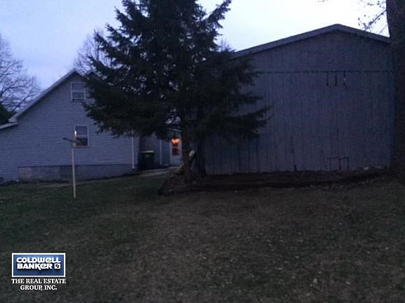 5th image of 716 Garden St