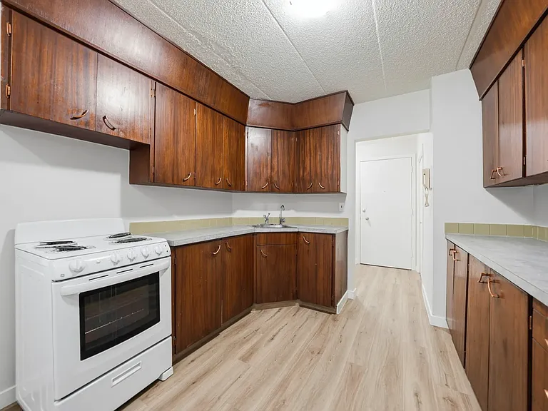 27 Vaughn St — Photo 8
