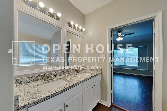 22502 Holbrook Springs Ct — Photo 10