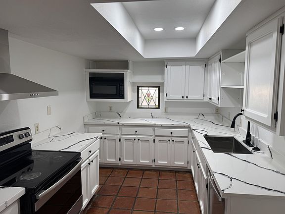 5th image of 1318 W Ridgeview Dr