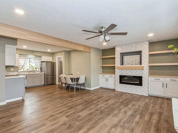 2nd image of 605 W Maple St