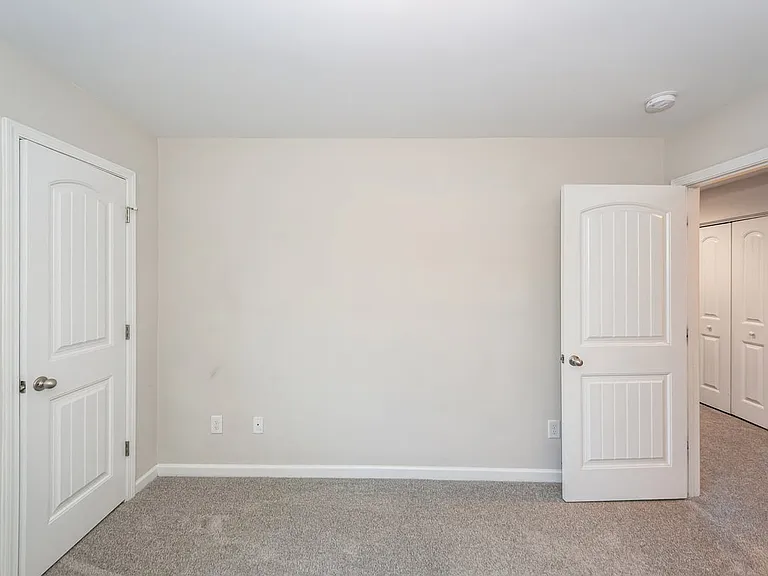 484 Truman Dr — Photo 7