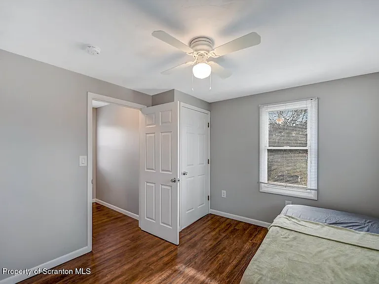 2725 Cedar Ave — Photo 16