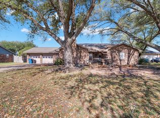 672 Bending Oaks Dr, Bellville, TX 77418