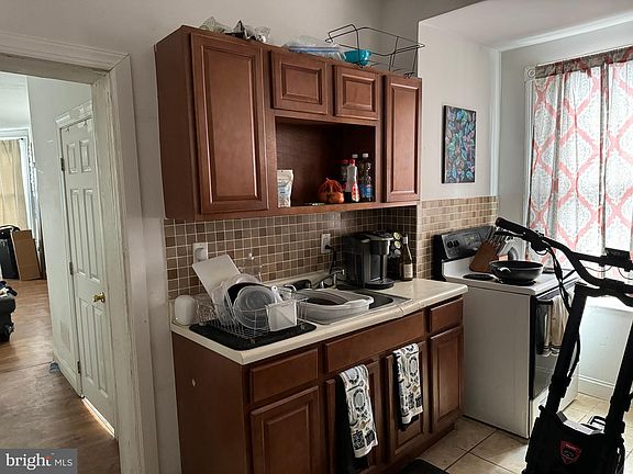 4th image of 2321 W Tioga St
