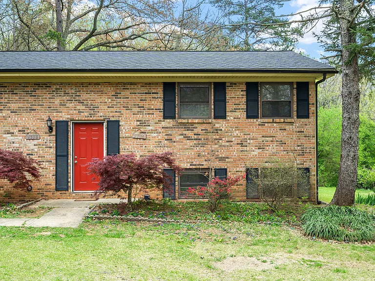 1518 Parkridge Dr #2 — Photo 2