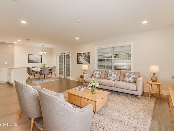 3rd image of 412 Regal Park Dr