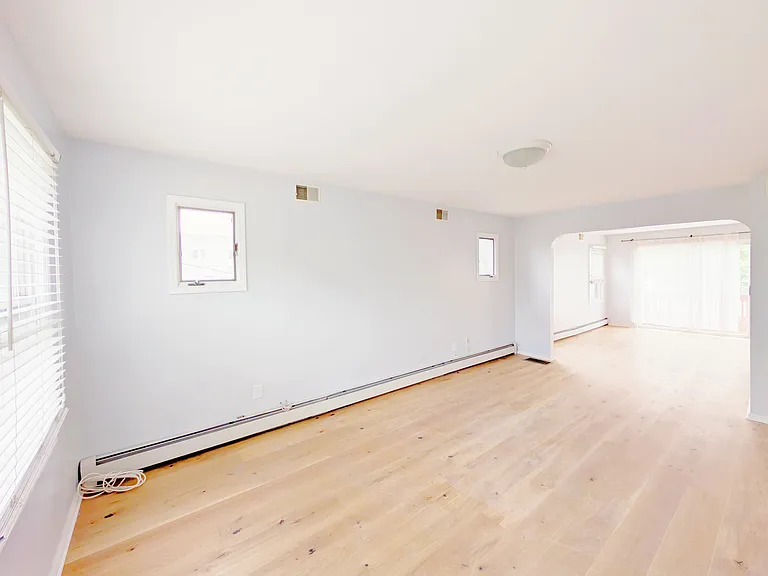 Livingroom (new wood floor, new ceiling light)