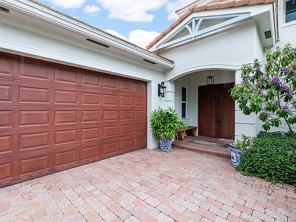 3rd image of 9241 Madewood Court