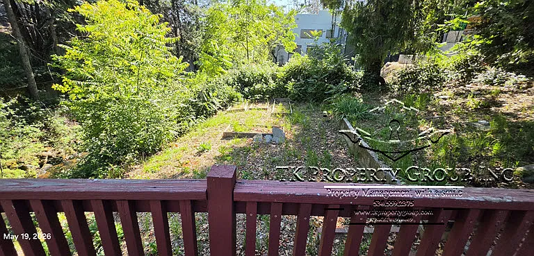 325 1/2 E Main St — Photo 10