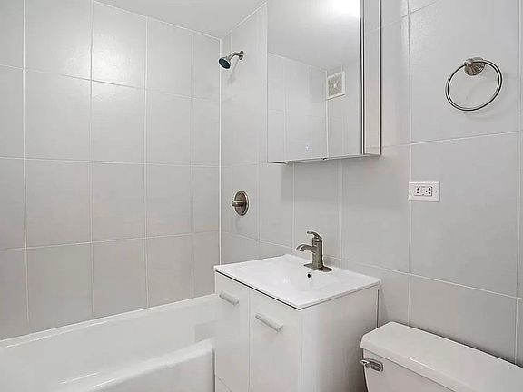 5th image of 4 W 104th St APT 1B