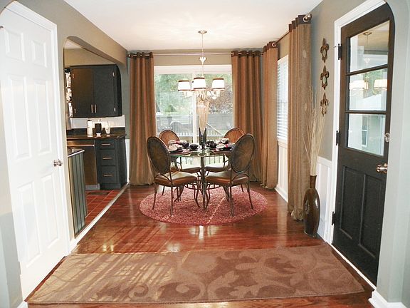 5th image of 3048 Oakwood Dr