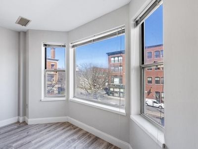 289 Essex St APT 304, Salem, MA, 01970