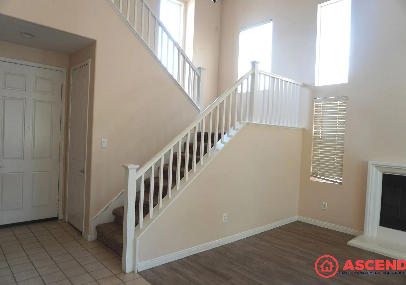 Charming 4-Bedroom, 2.5-Bath Home in 93311 Gardener Included! — Photo 4