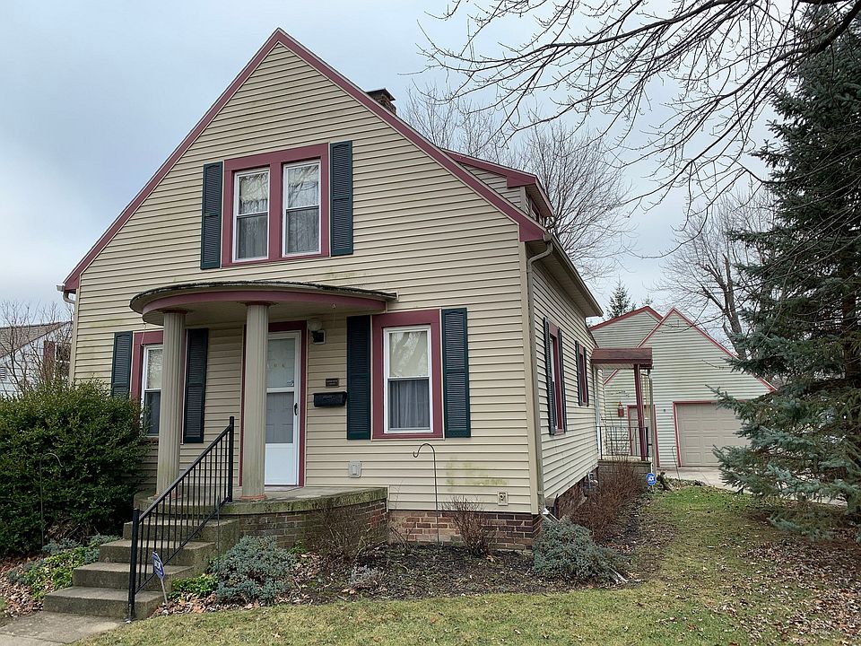 1st image of 1021 W Race St