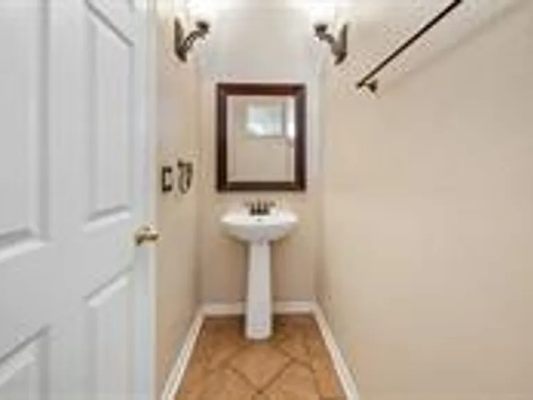 9434 Silver Buttonwood St — Photo 4