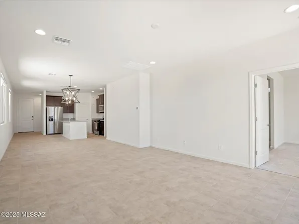 6934 W Sweetshade Ln, Tucson, AZ 85757