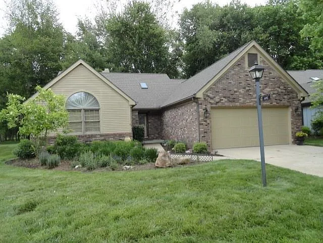 692 Powder Horn Ct photo 1