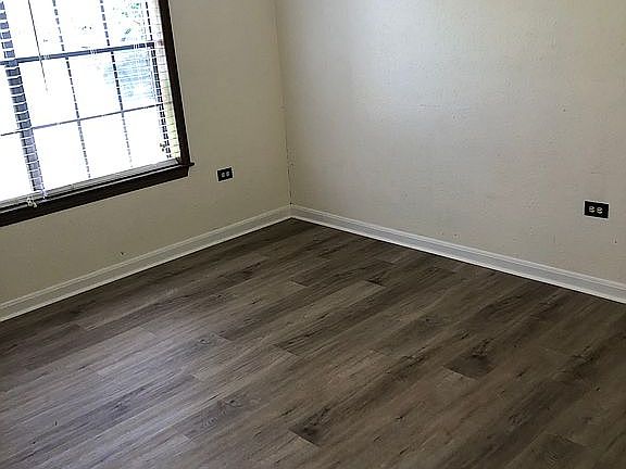 4th image of 114 Rosedown St