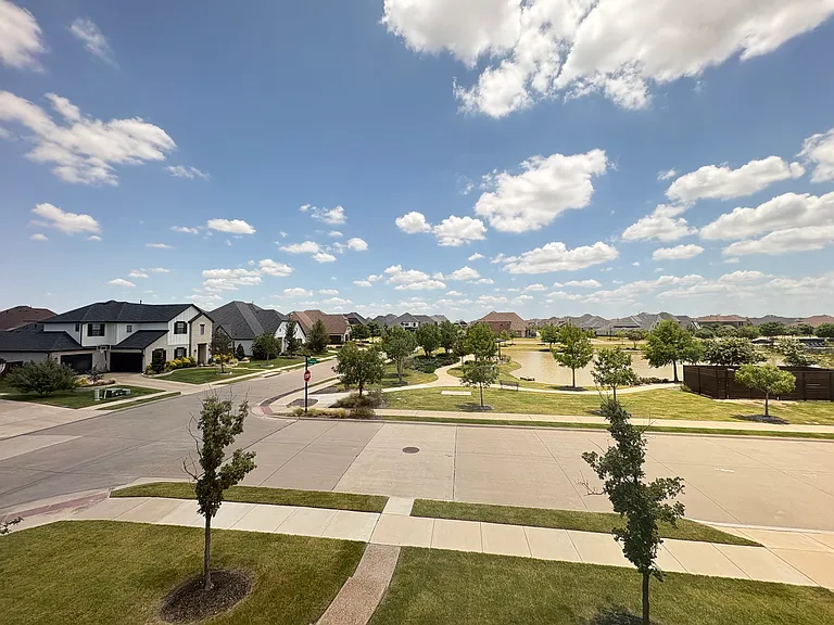 1451 Maplewood Dr — Photo 37
